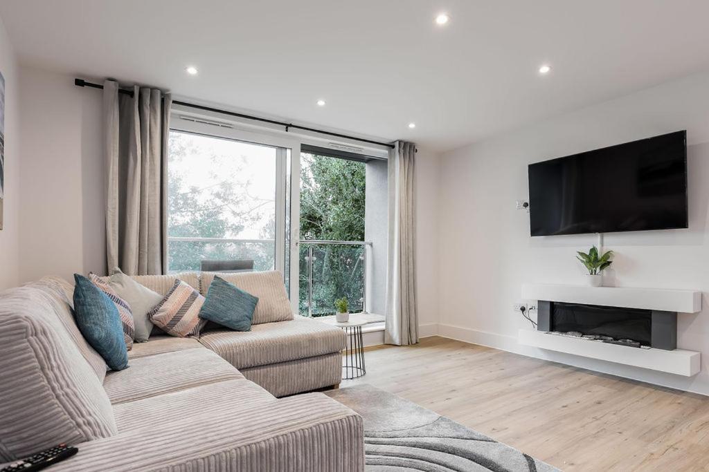Stylish Town Centre Apartment, W Parking, Nr Beach Bournemouth Exterior foto